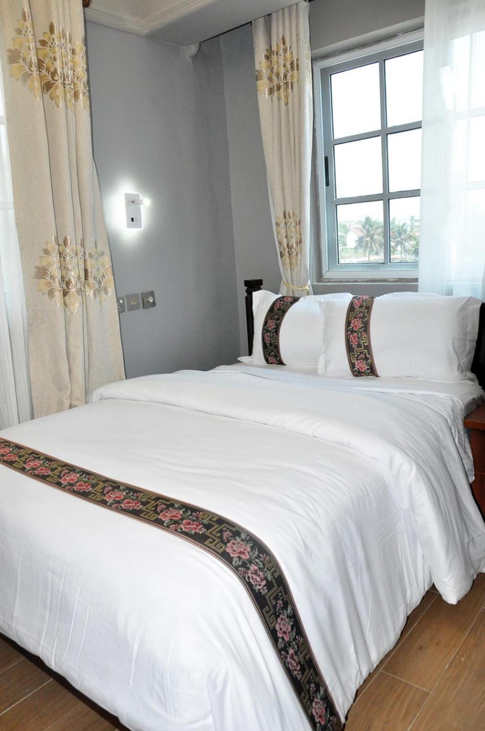 Ocean6 Hotell Kokrobite Eksteriør bilde